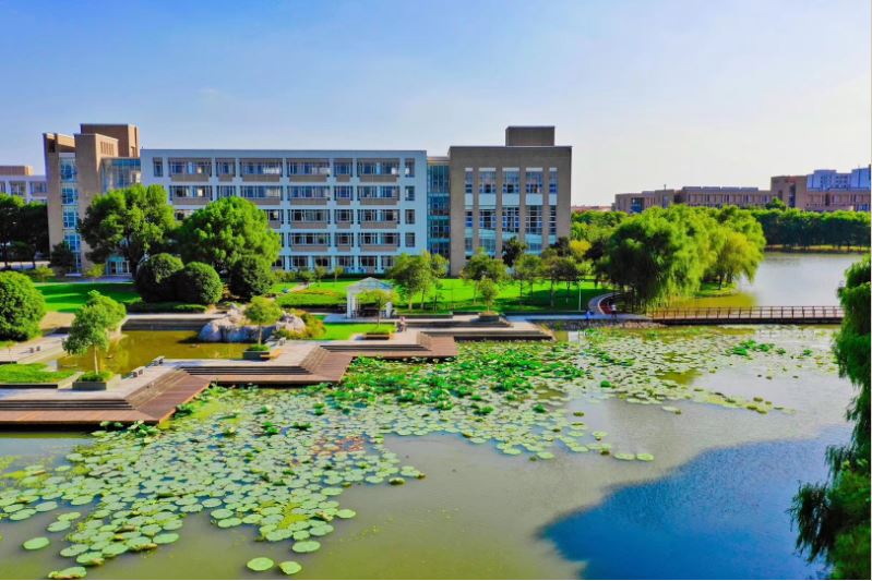上海工程技术大学校园美景
